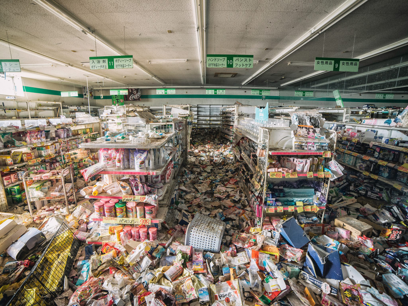 Illustration for article titled Un fotografo se cuela en la zona prohibida de Fukushima: así es el mundo tras un apocalipsis